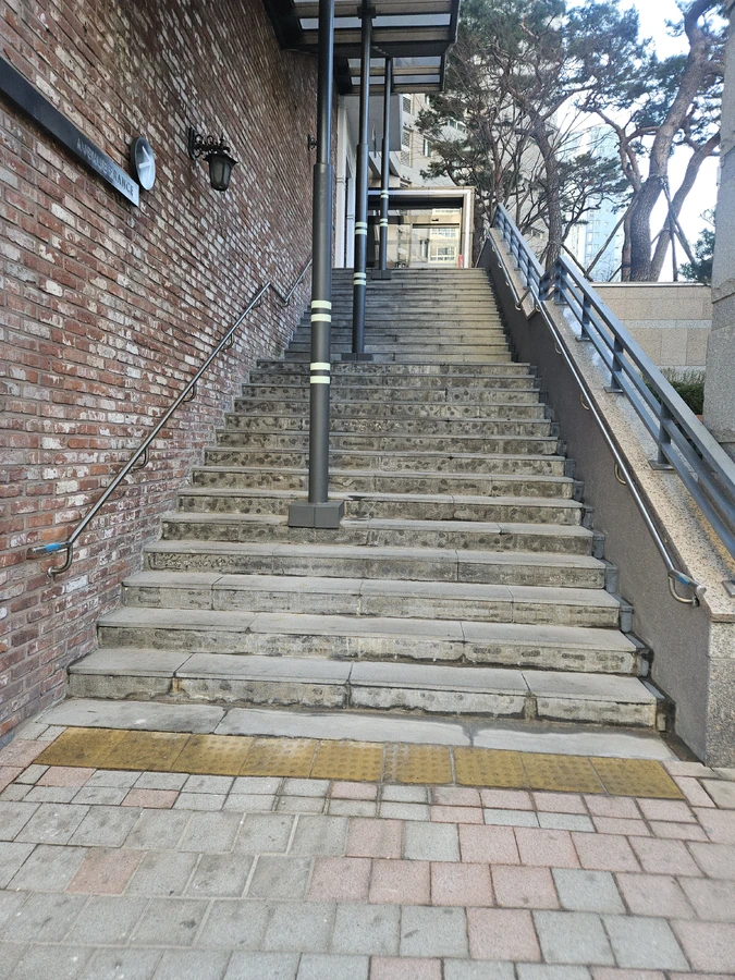 대리석미끄럼방지 시공 전 사진 1