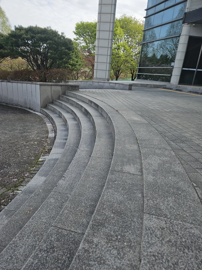 경계석미끄럼방지 시공 전 사진 1